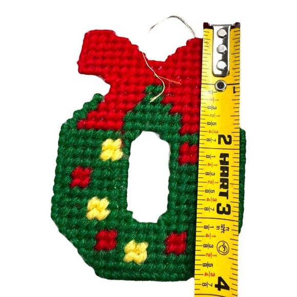 Vtg Holiday Set 6 Handmade Christmas Canvas Ornaments Yarn Sleigh Tree Wreath - Picture 7 of 8